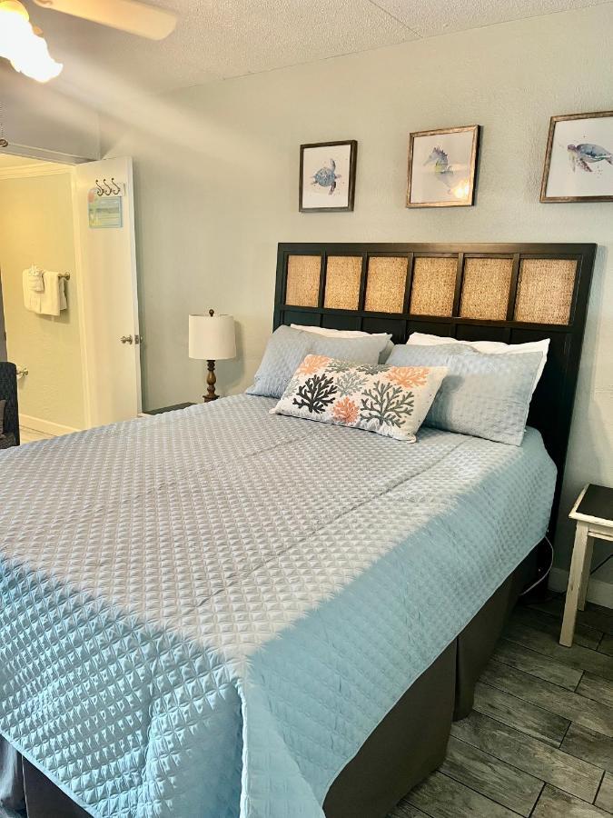 Budget Friendly Condo Perfect For A Romantic Getaway Within Walking Distance To The Beach! กัลฟ์ชอร์ส ภายนอก รูปภาพ